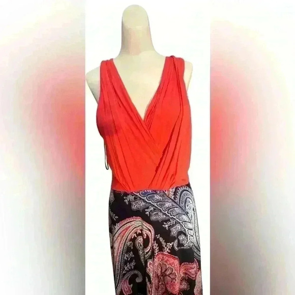 Gorgeous Sleeveless Maxi Dress in Coral and Paisley - Picture 2 of 14